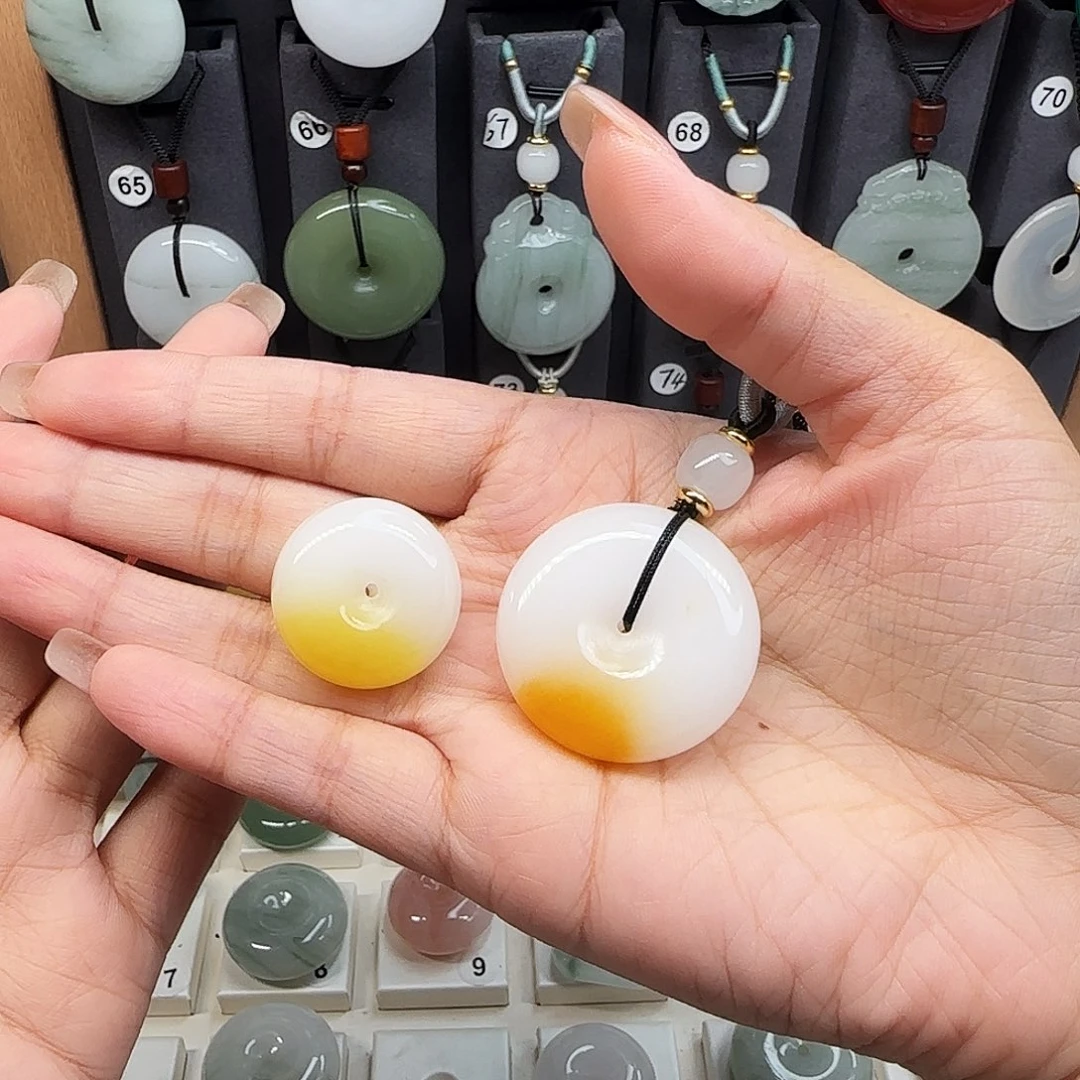 石英质玉未镶嵌颈饰