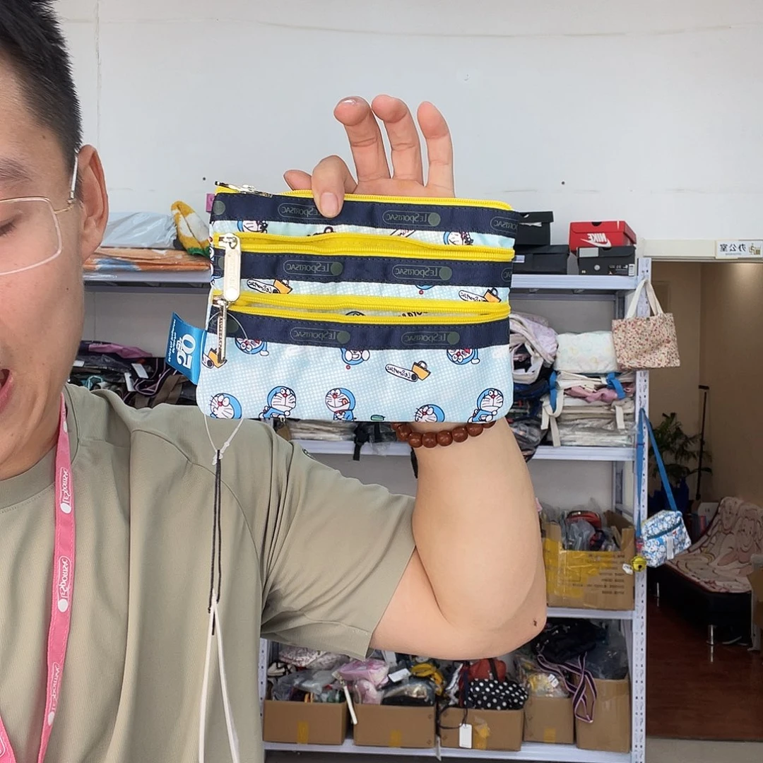 PU化妆包等产品和产品