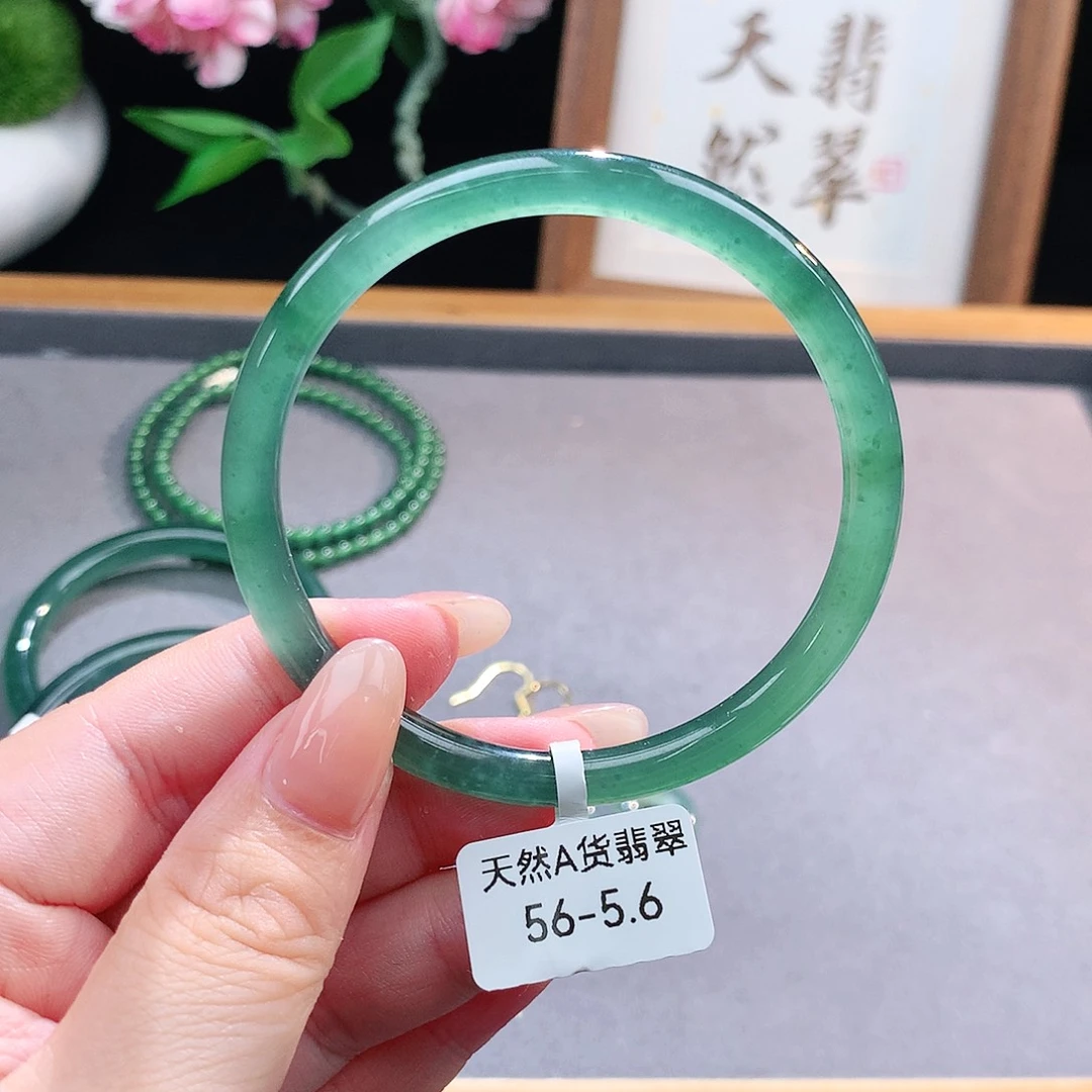 未镶嵌手镯（圆镯）翡翠