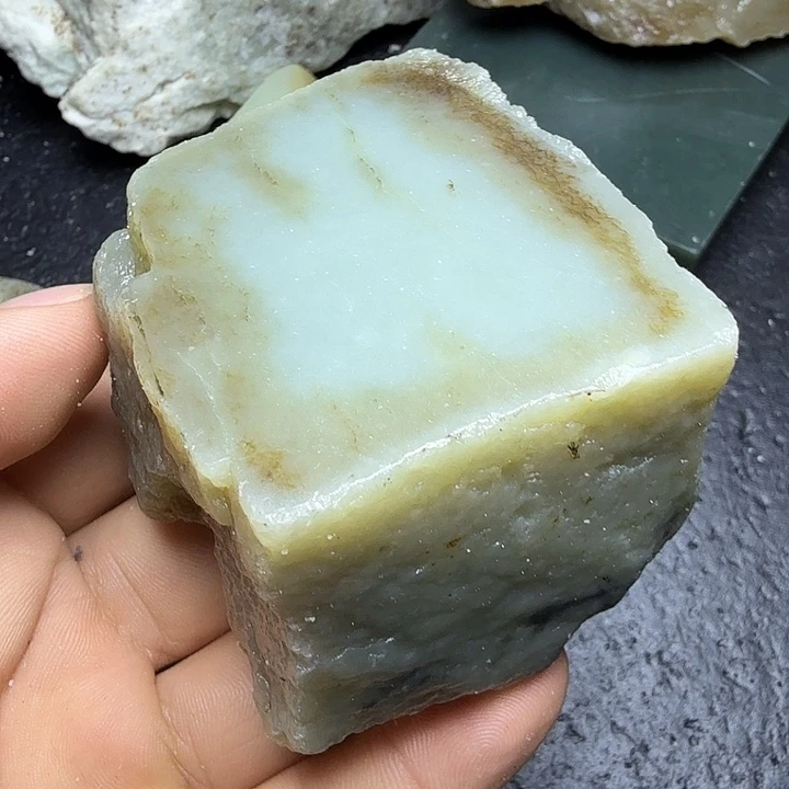 和田玉（糖玉）未镶嵌珠宝奇石
