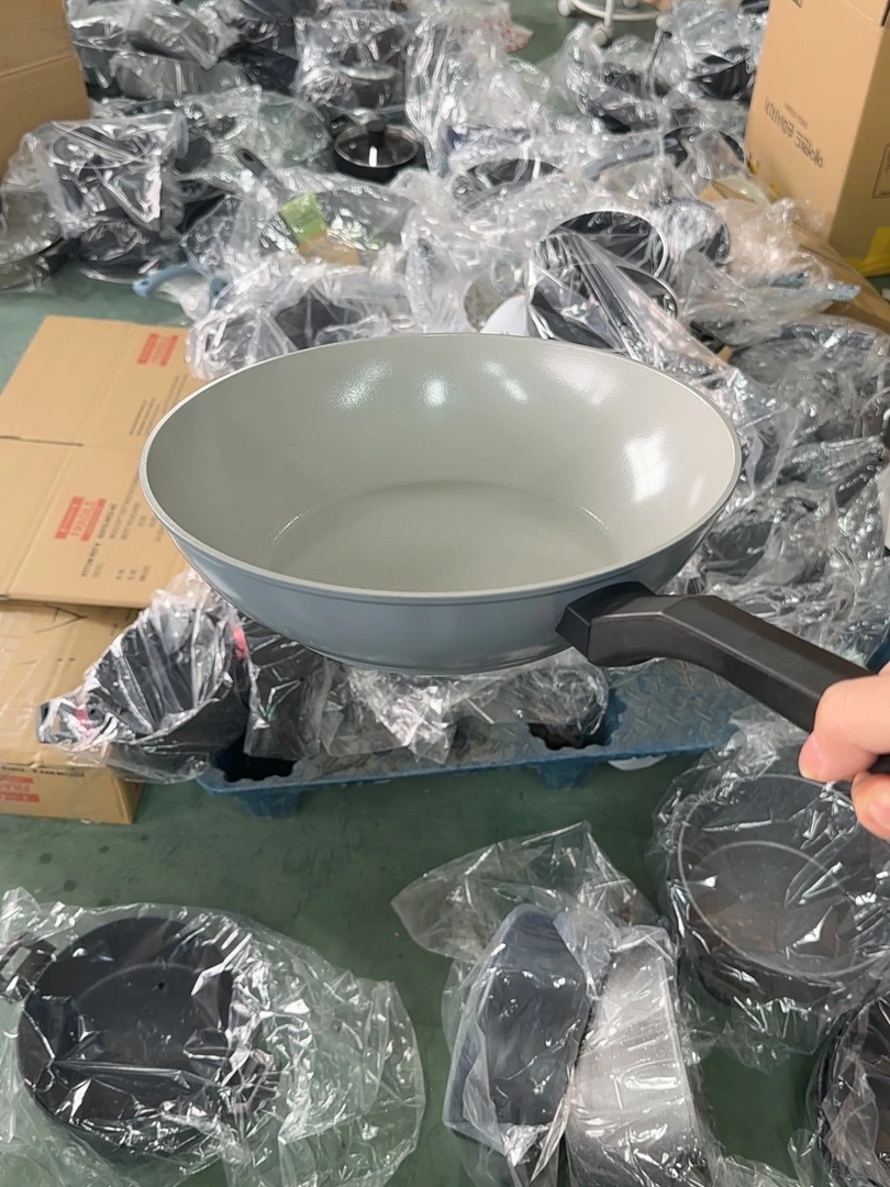 A33煎炒锅口径28cm，高度7cm,外贸尾货，介意勿拍