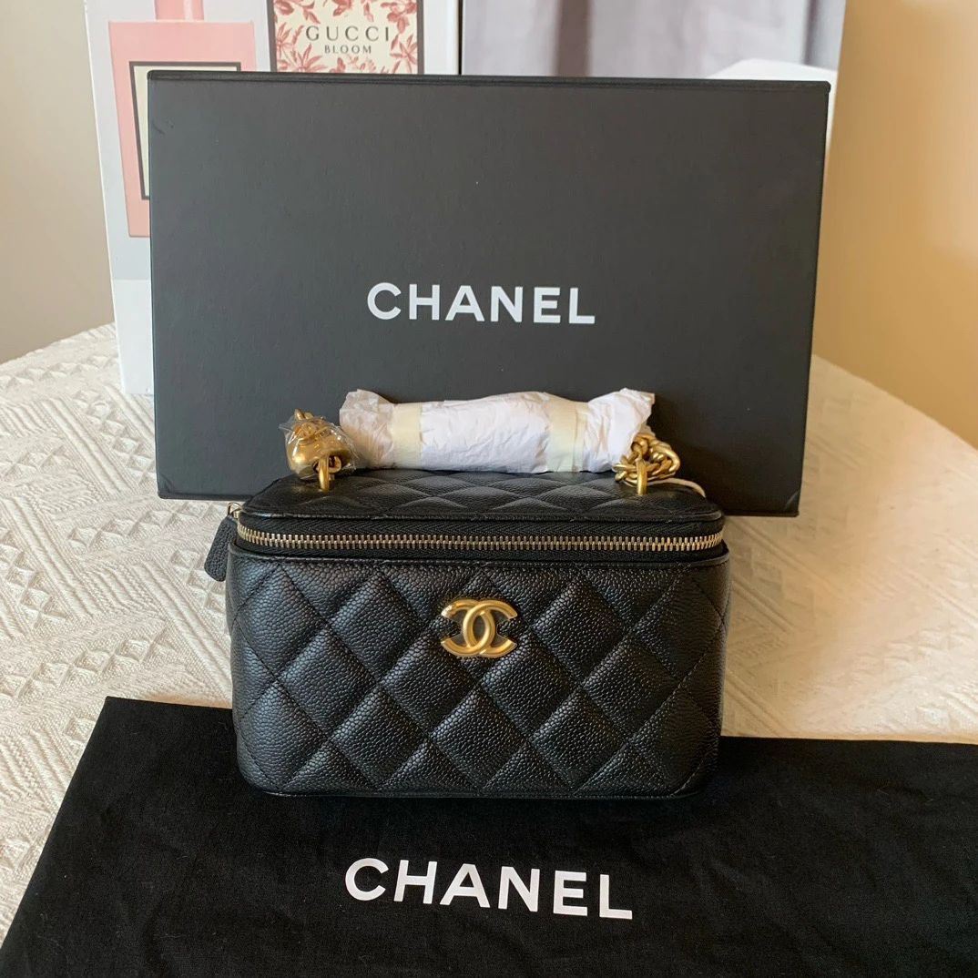 全新未使用 Chanel/香奈儿 23P黑金爱心长盒子包