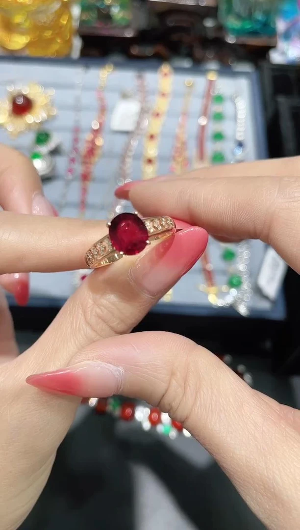 18K金镶嵌天然碧玺戒指