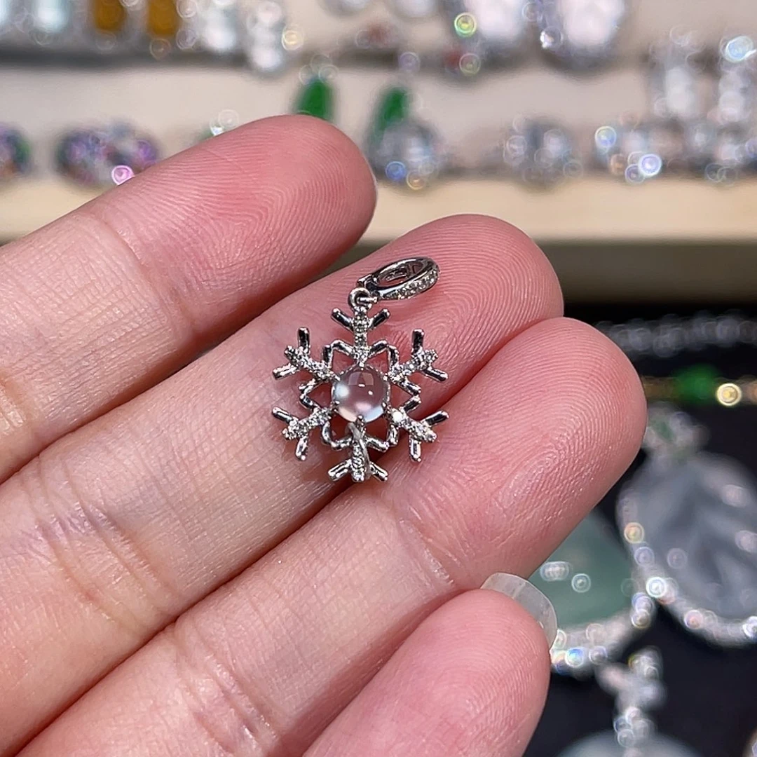 翡翠18K金镶嵌颈饰雪花