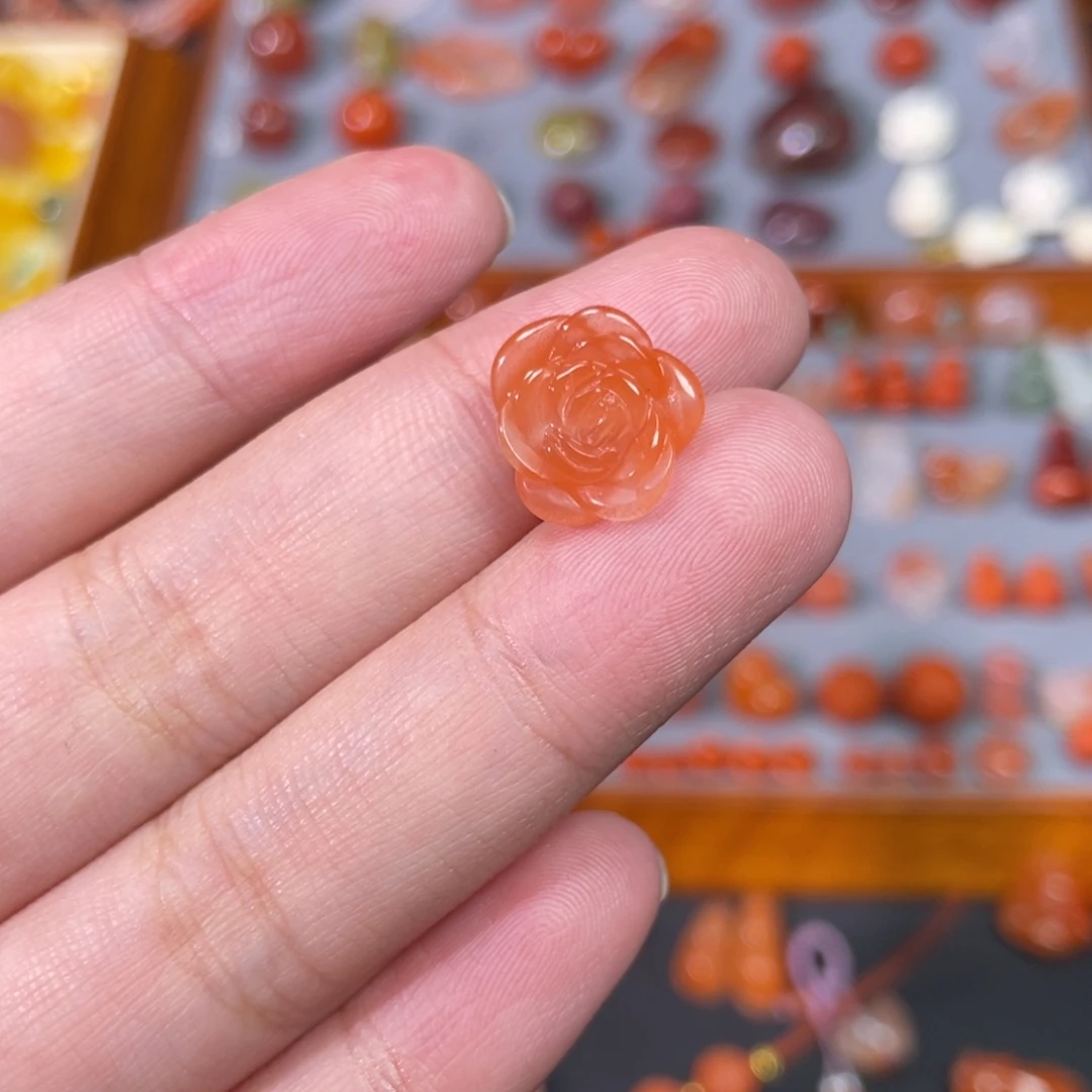 南红玛瑙未镶嵌冰红玫瑰花