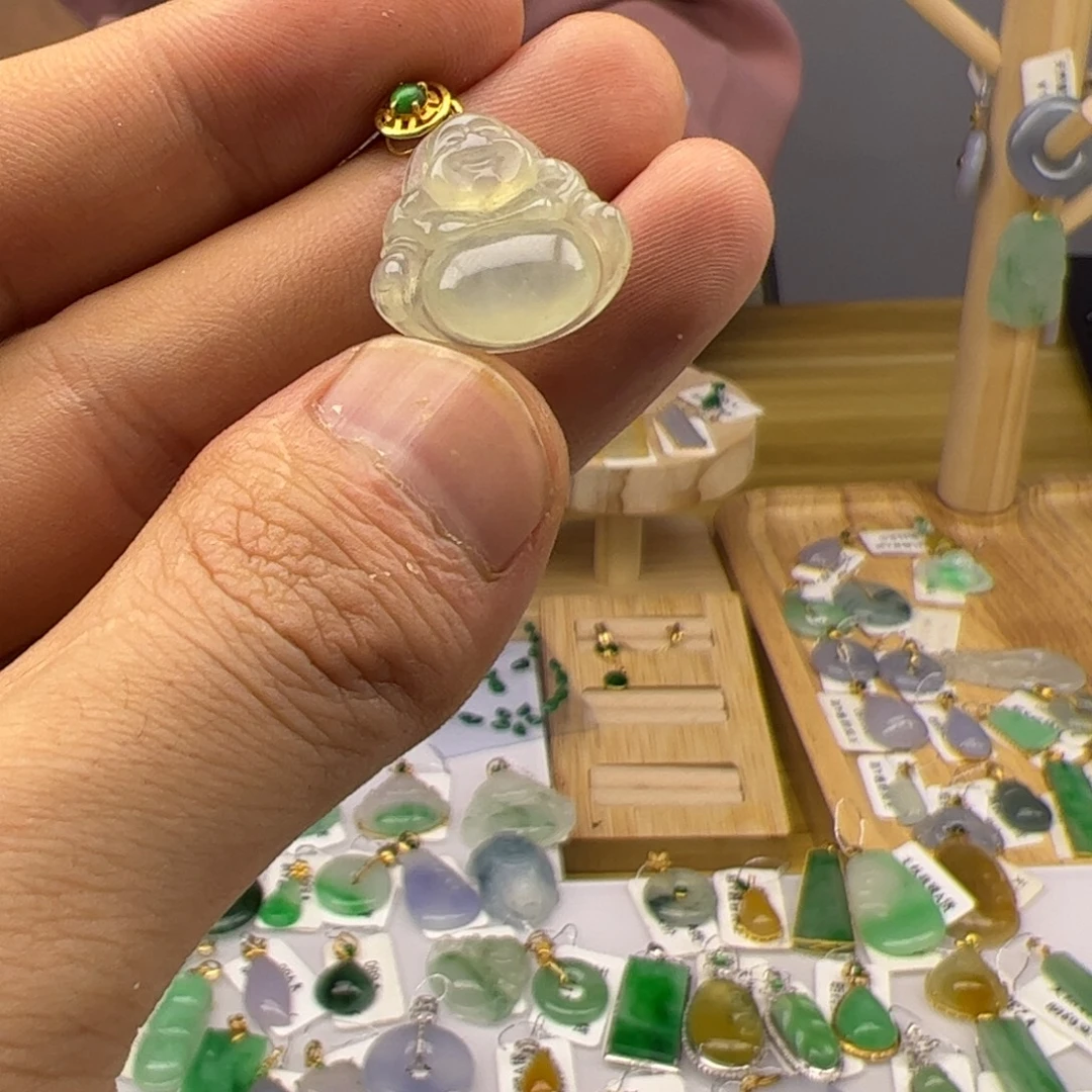 翡翠18K金镶嵌颈饰