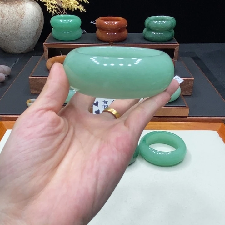 娥***石英质玉合金佘太翠