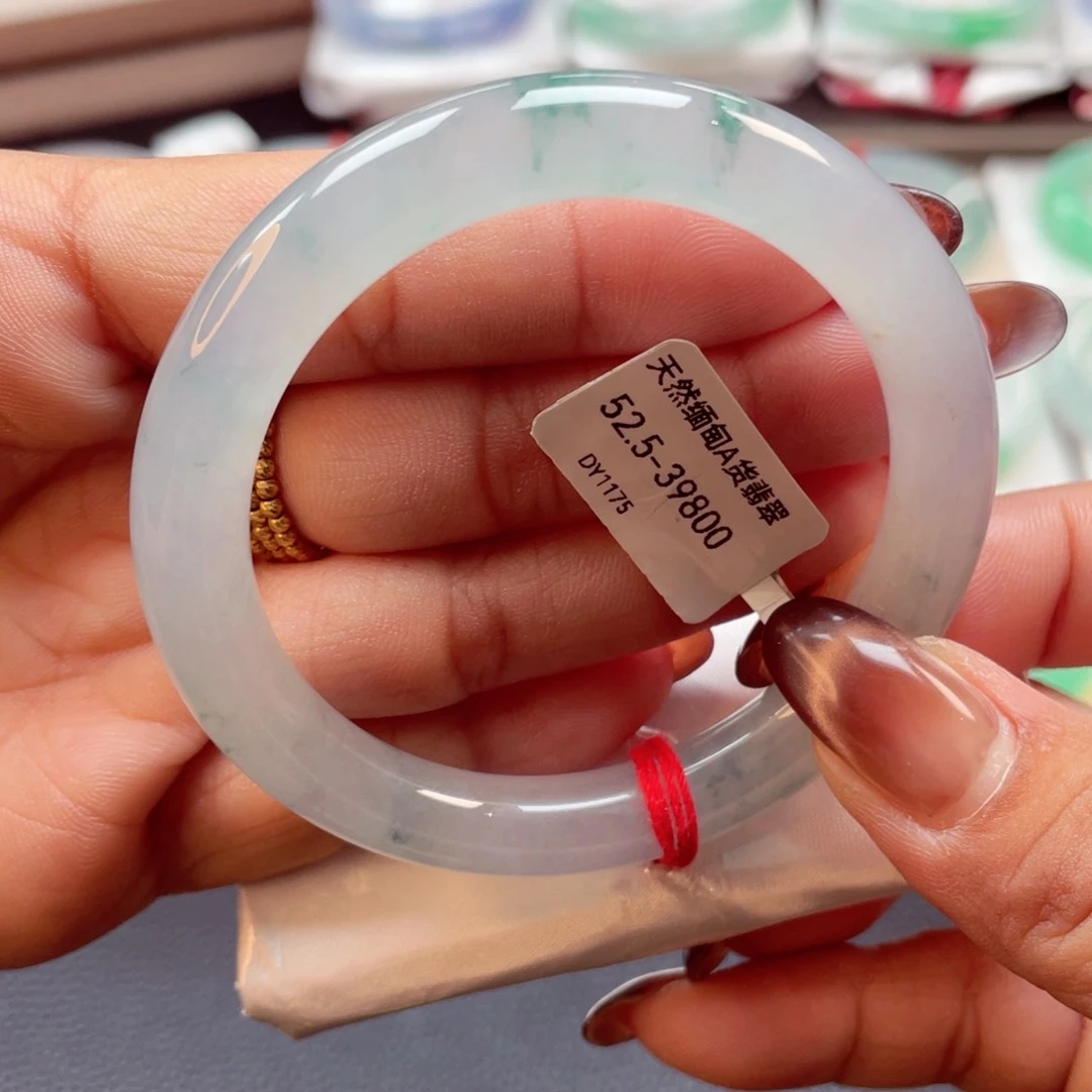 翡翠手镯未镶嵌冰透飘绿花圆条52.9小万战斗机强推 敏01