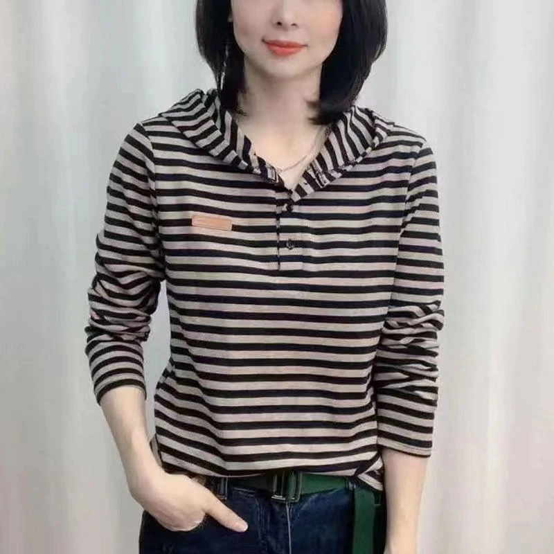 春秋季条纹长袖t恤女新款宽松显瘦百搭体恤妈妈连帽卫衣打底衫女