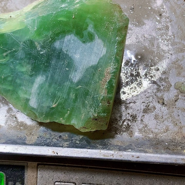 未镶嵌蛇纹石玉珠宝奇石