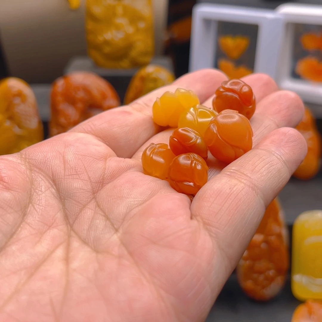 石英质玉未镶嵌颈饰昆