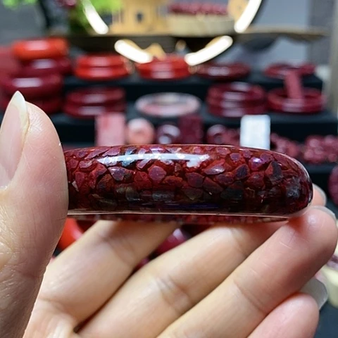 天然辰砂晶体半透手镯