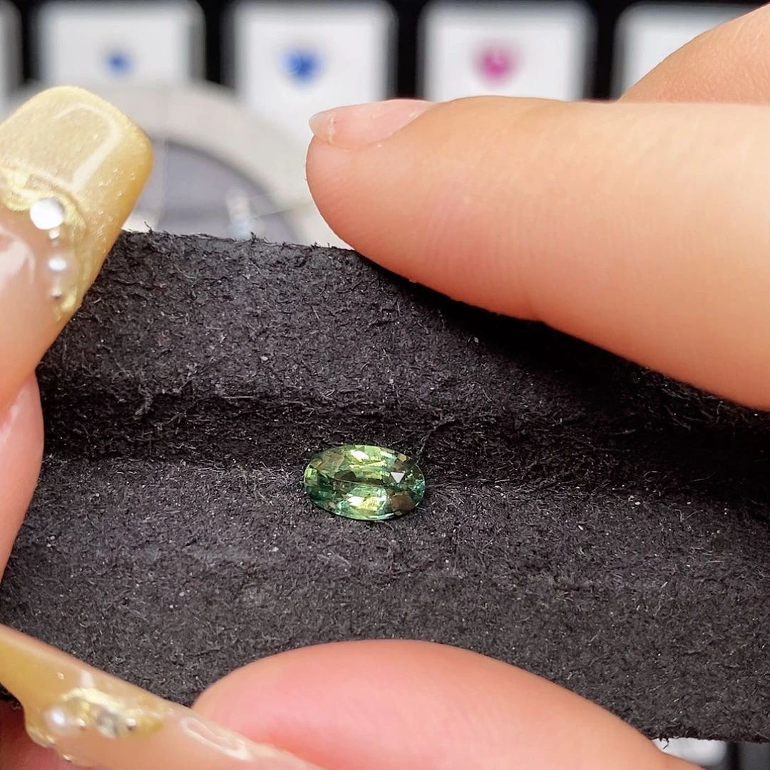 蓝宝石裸石未镶嵌1003号1.31ct详细问题请问主播