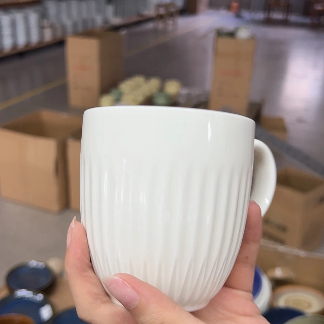 新骨瓷116微瑕暖白雏菊马克杯