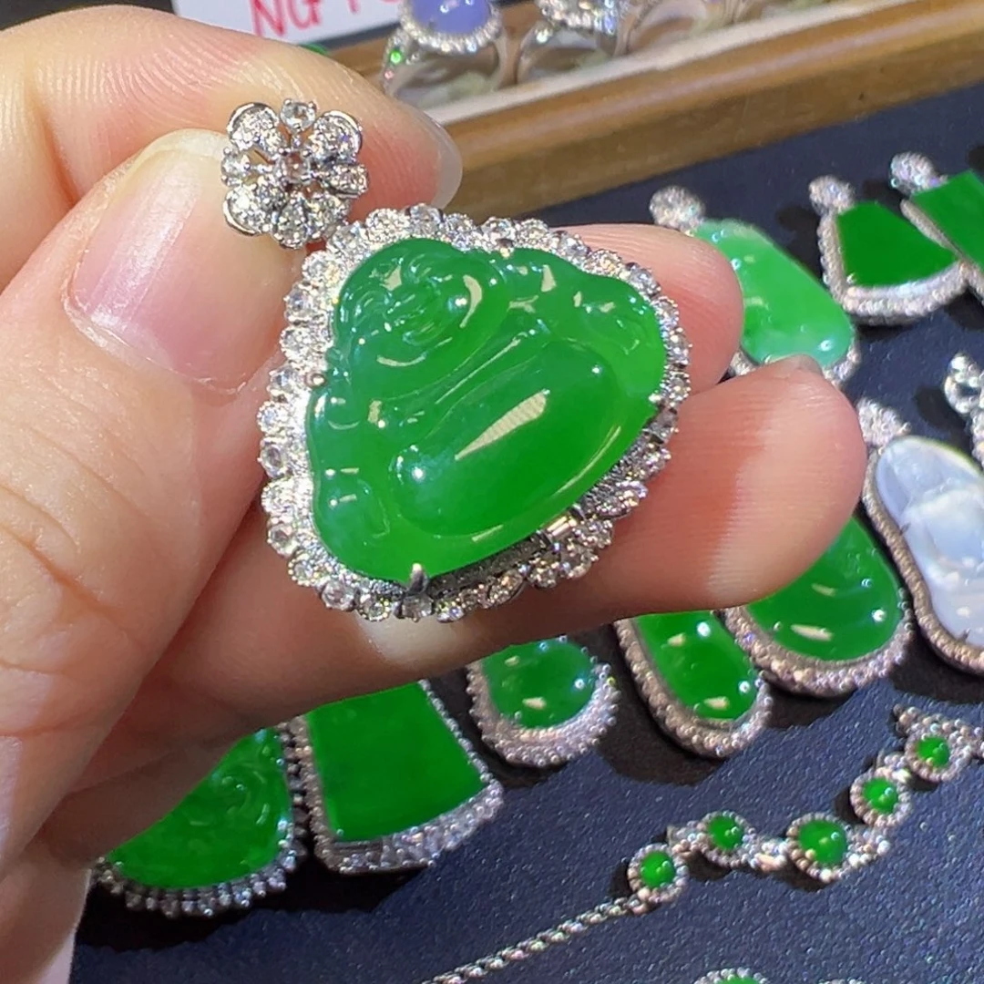 翡翠18K金镶嵌颈饰