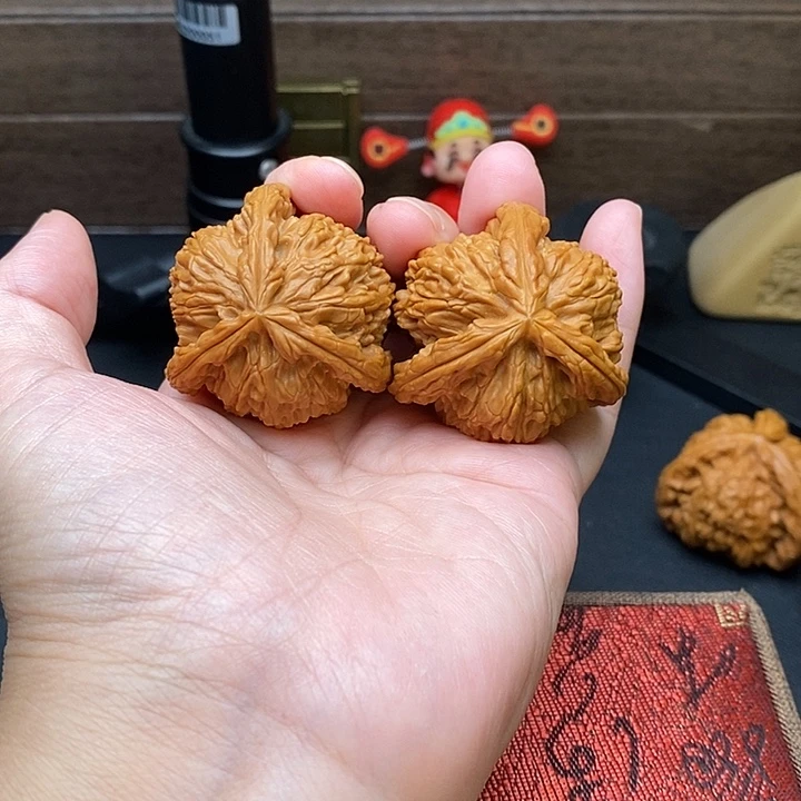 顾***忌把件文玩核桃白奔