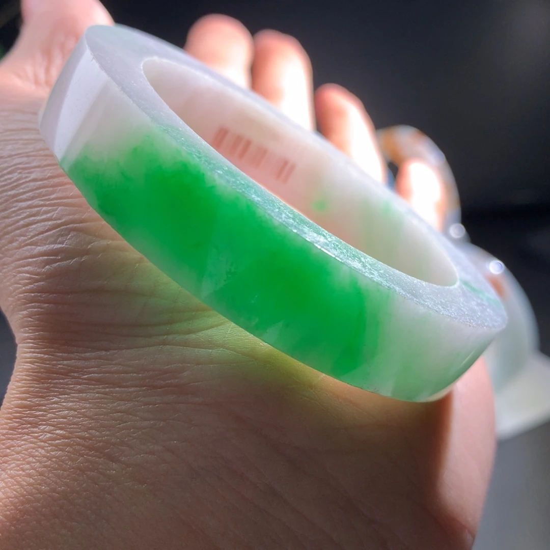 定制翡翠未镶嵌手镯