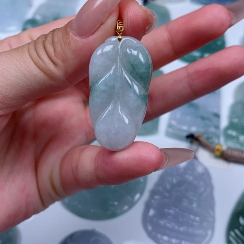 【闪购商品】翡翠未镶嵌颈饰