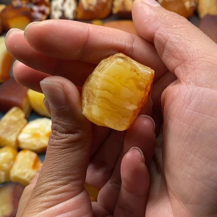 定制琥珀未镶嵌赵**！蜜蜡原石