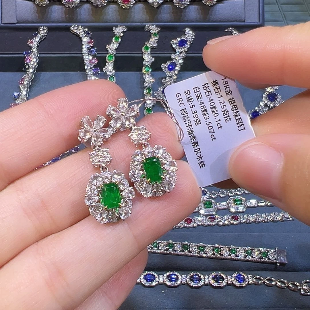 耳钉18K金镶嵌祖母绿