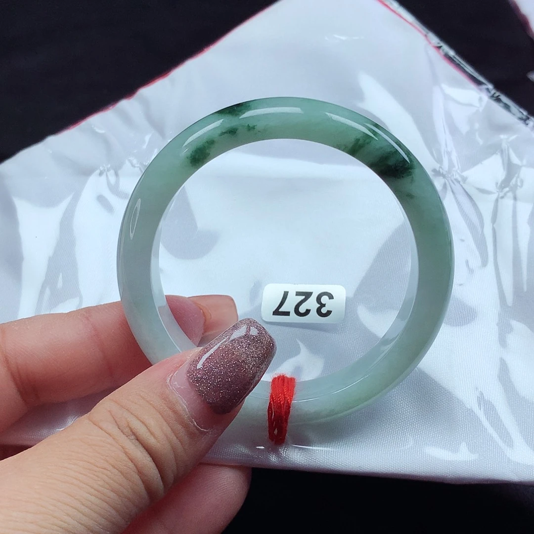 翡翠手镯未镶嵌翡翠手镯