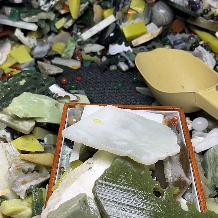 未镶嵌透闪石质玉珠宝奇石适**王
