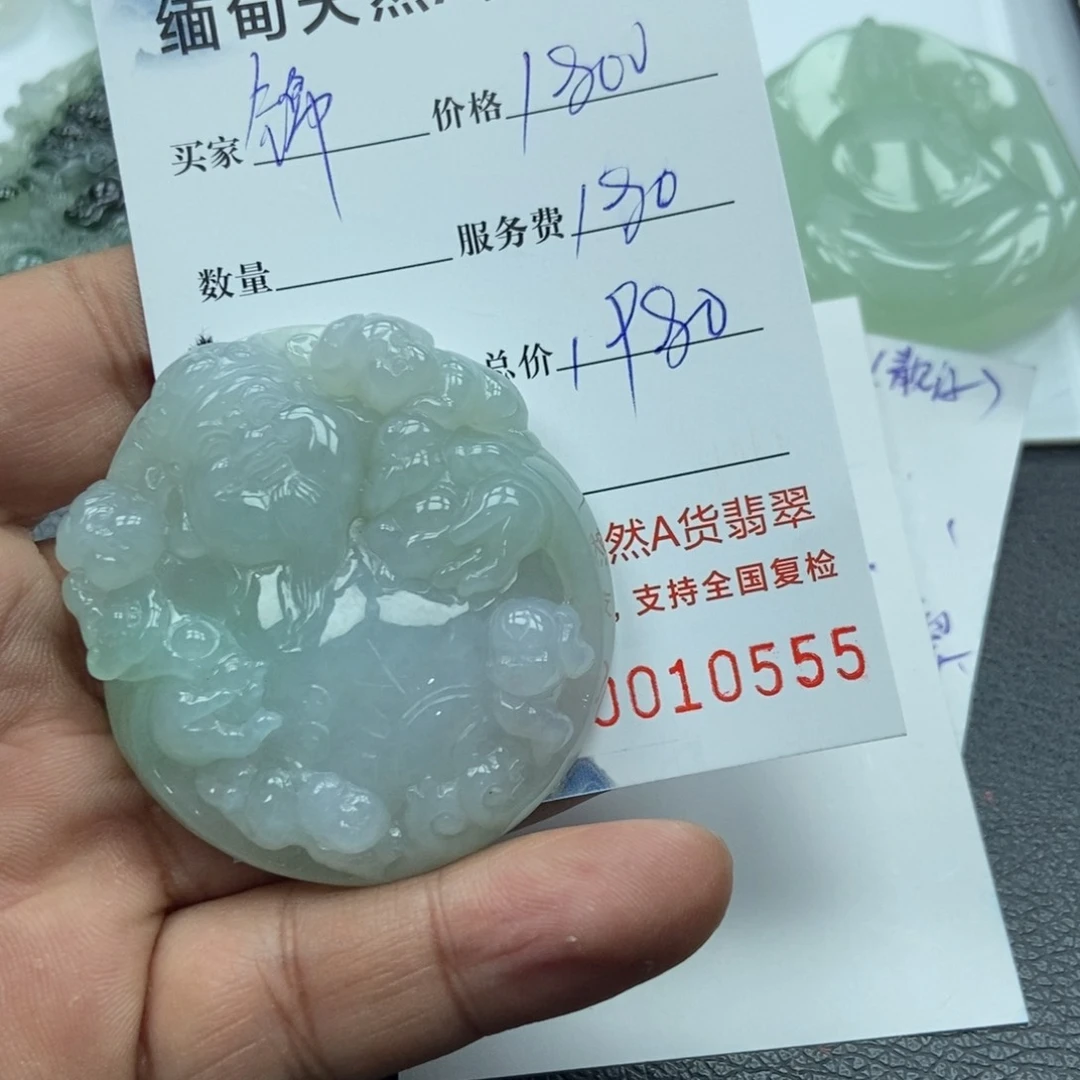 翡翠颈饰未镶嵌?**宝翡翠