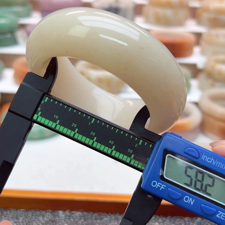 石英岩玉手镯未镶嵌