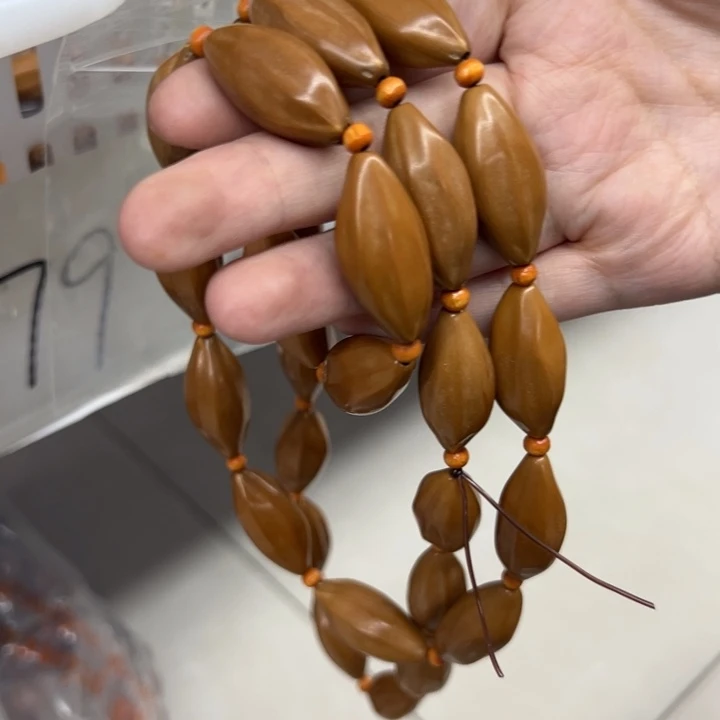 白玉菩提把件黄色579