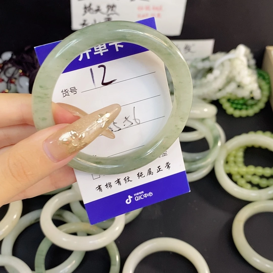 未镶嵌手镯石英质玉