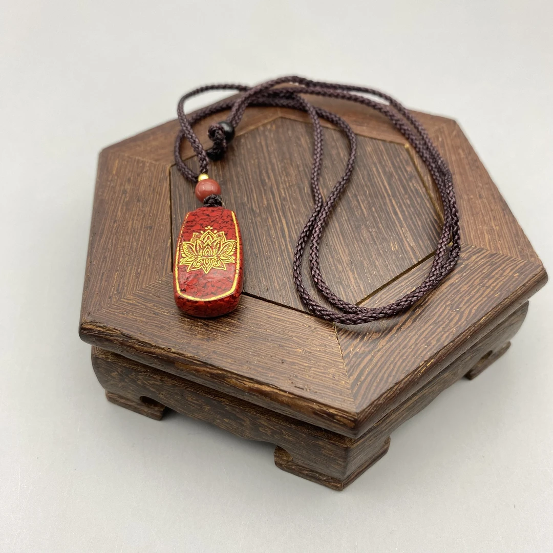 含辰砂工艺品JT356-莲花烫金无事牌吊坠