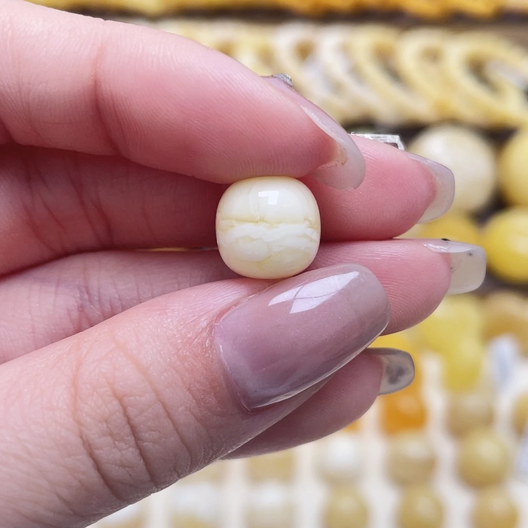 琥珀未镶嵌裸石11.1*10.8mm老型