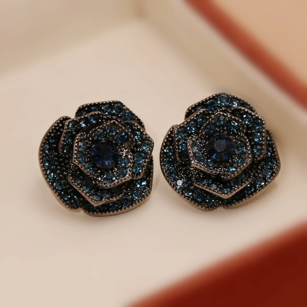 铜合金合成锆石耳饰 蓝色耳钉女新款轻奢复古精致满钻玫瑰耳环女