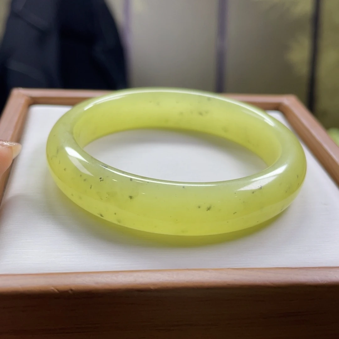 和田玉未镶嵌手镯52圈