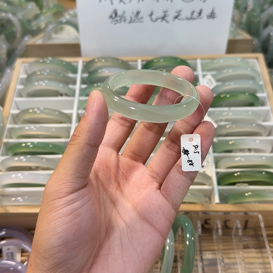 玛瑙/玉髓未镶嵌手镯圈口50.5