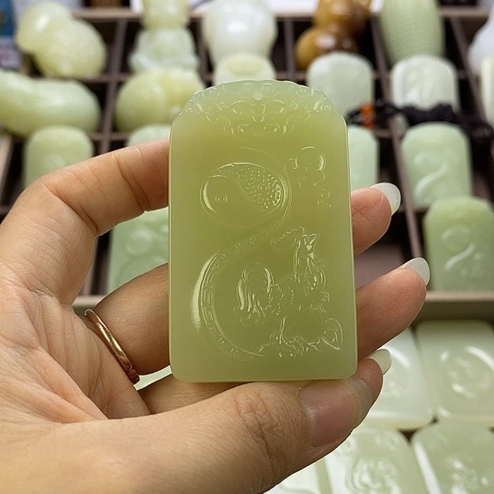 昆仑石双面鸡守护