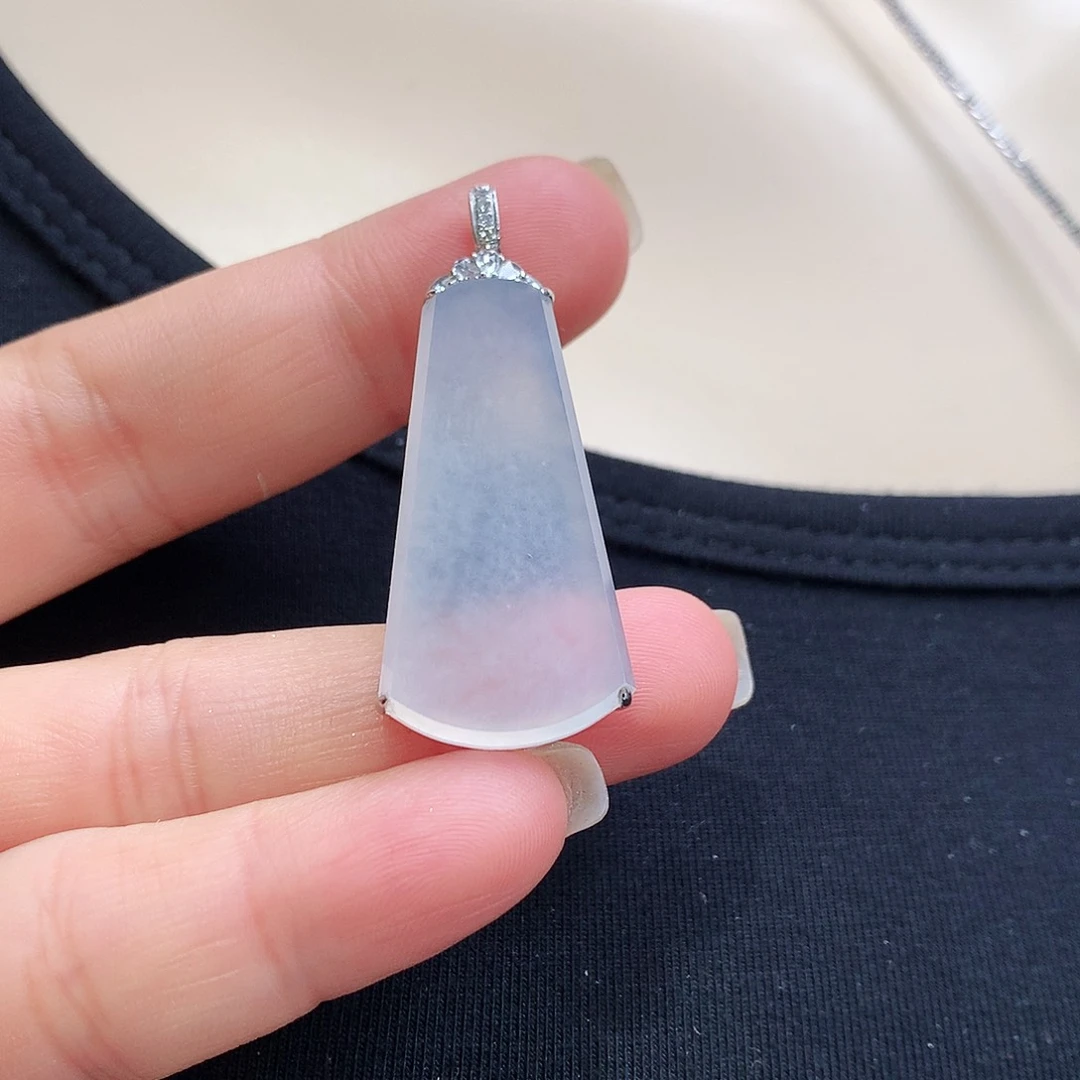 翡翠颈饰18K金镶嵌无事牌