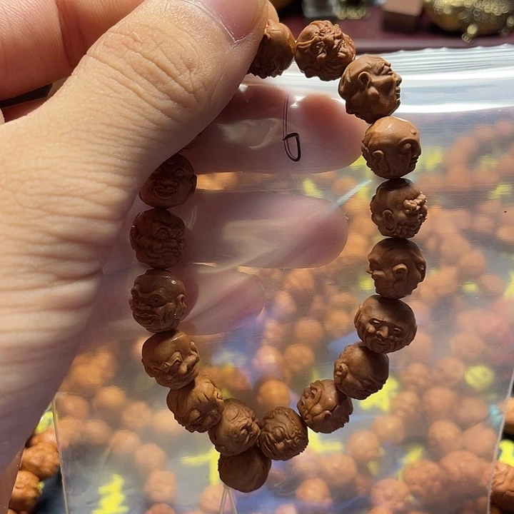 老*龙纹桃核雕刻瑕疵罗汉