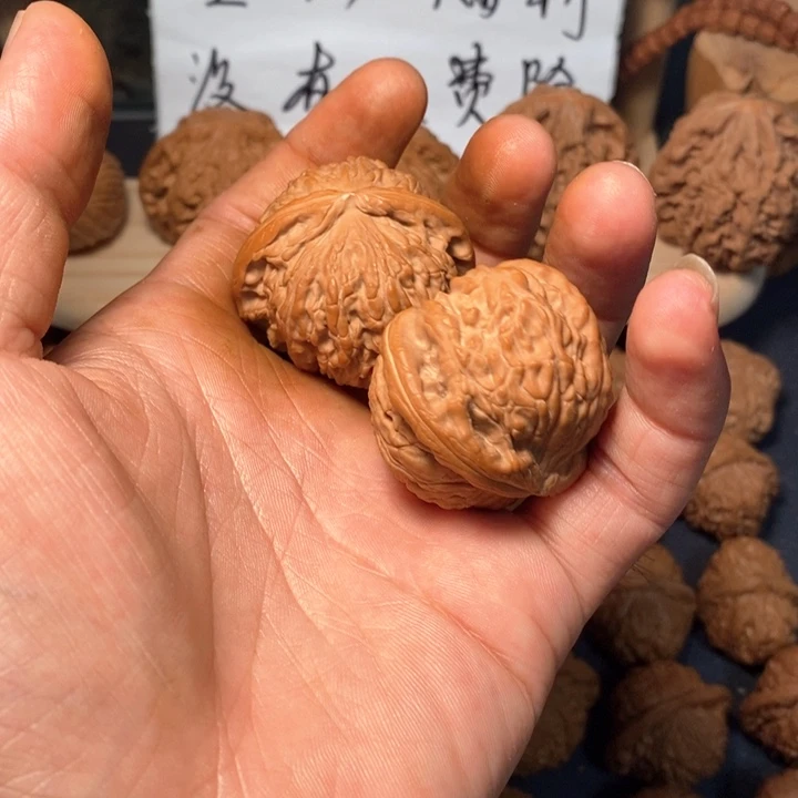聪***哦文玩核桃把件白狮子
