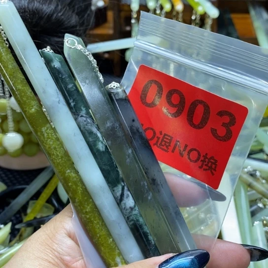 朋***新蛇纹石玉未镶嵌发簪