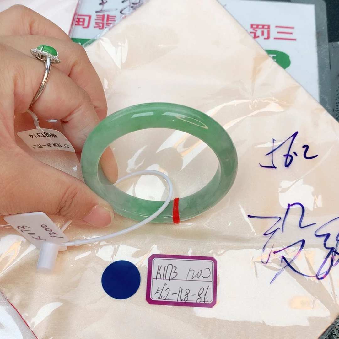翡翠手镯未镶嵌缅甸翡翠