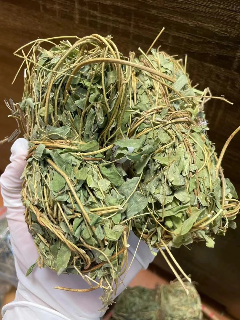 深山本地鸡骨草煮水煲汤