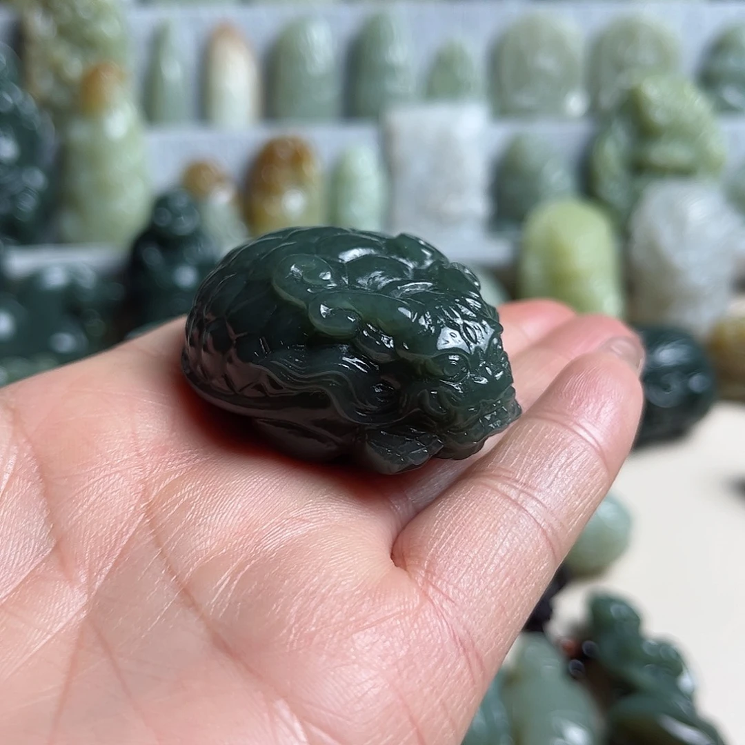 和田玉未镶嵌把件