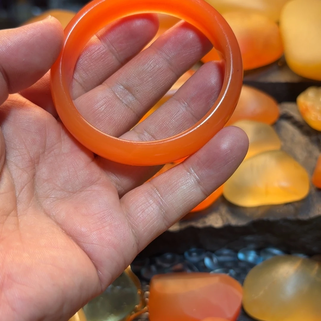 寶****石英岩玉未镶嵌手镯