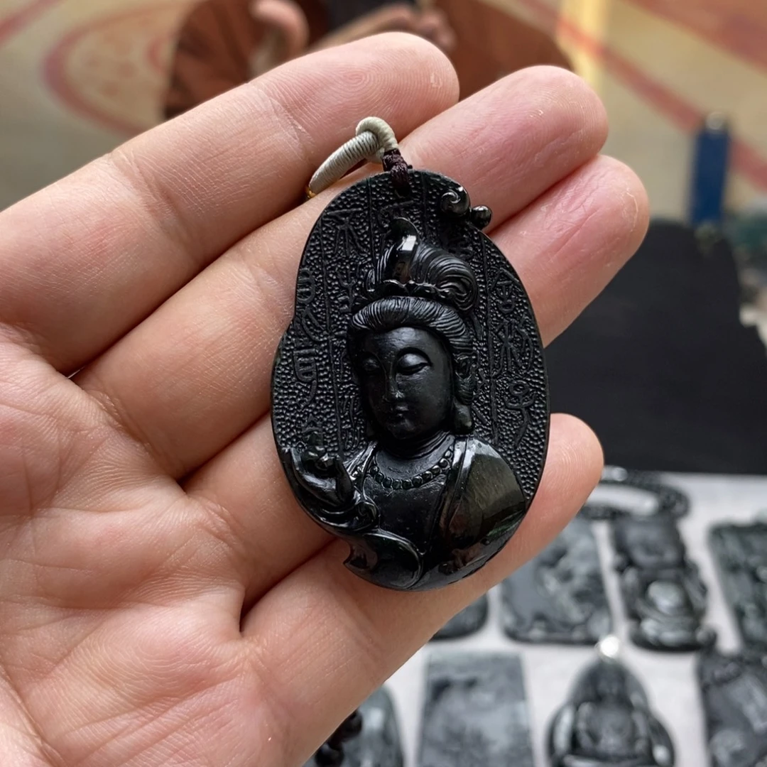 翡翠未镶嵌颈饰观音头