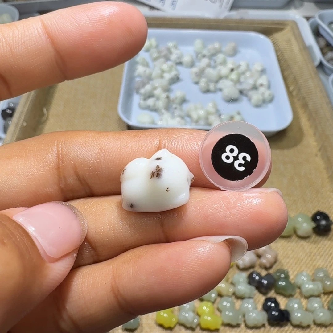 和田玉未镶嵌珠宝奇石