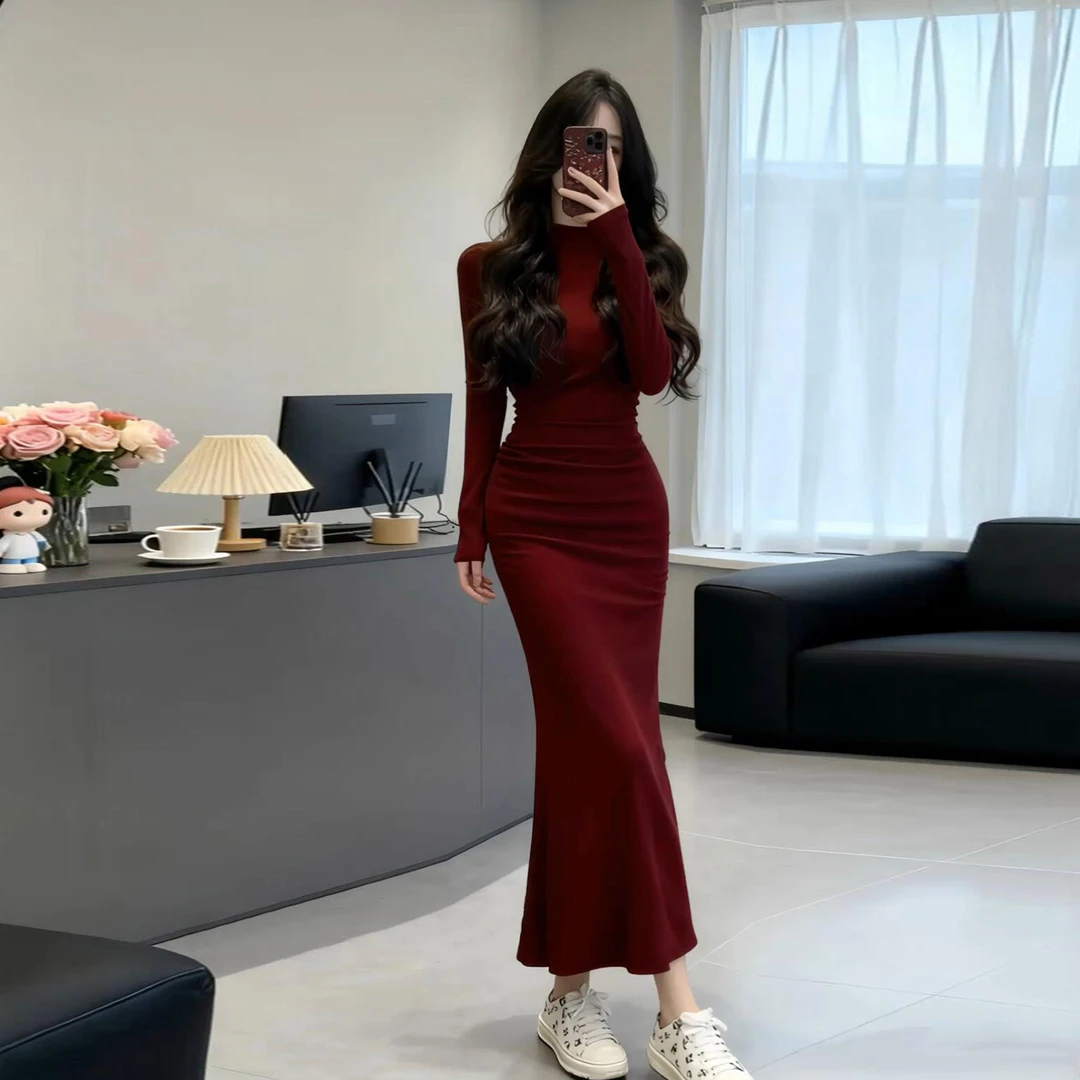 圣诞穿搭半高领红色连衣裙子女秋冬2025新款性感修身鱼尾包臀长裙