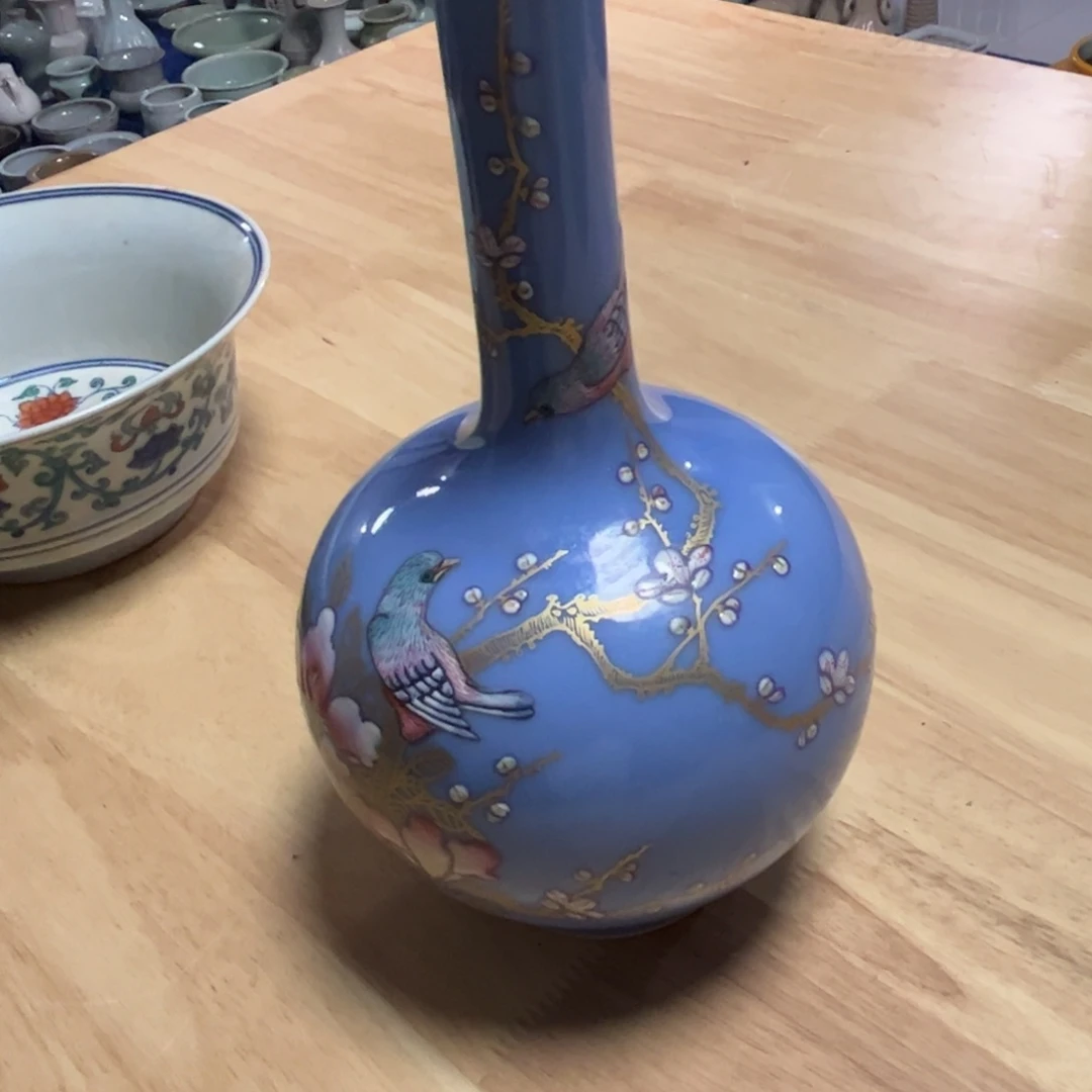 蓝色长颈瓶欣赏非常好