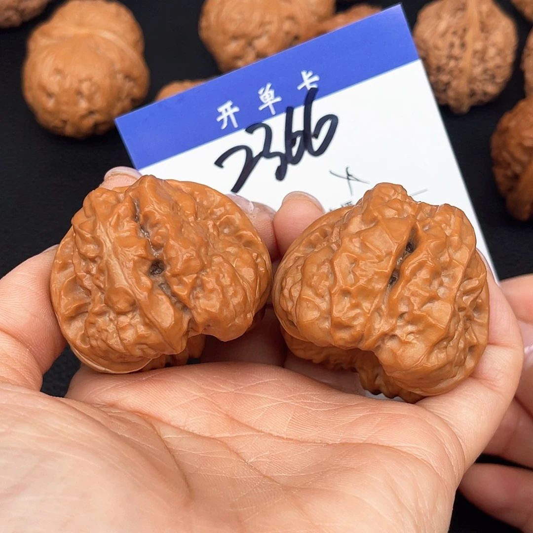 文玩核桃吊坠蛙蛙41尺。 2366