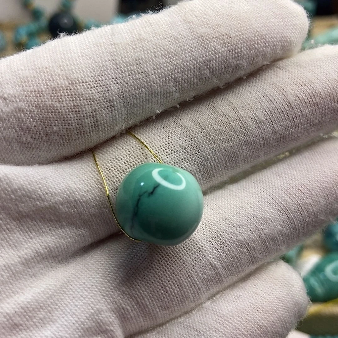 晴****绿松石未镶嵌原矿绿松石苹果珠